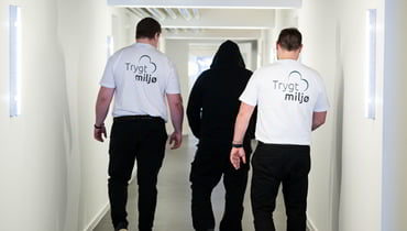 Pædagogiske vagter med udadreagerende psykiatrisk patient