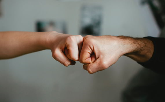 Hænder der mødes
