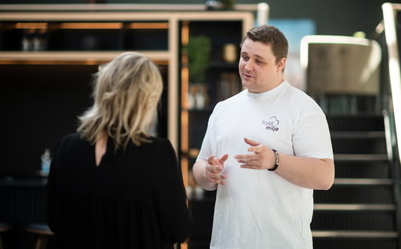 Pædagogisk vagt samarbejder med pædagog